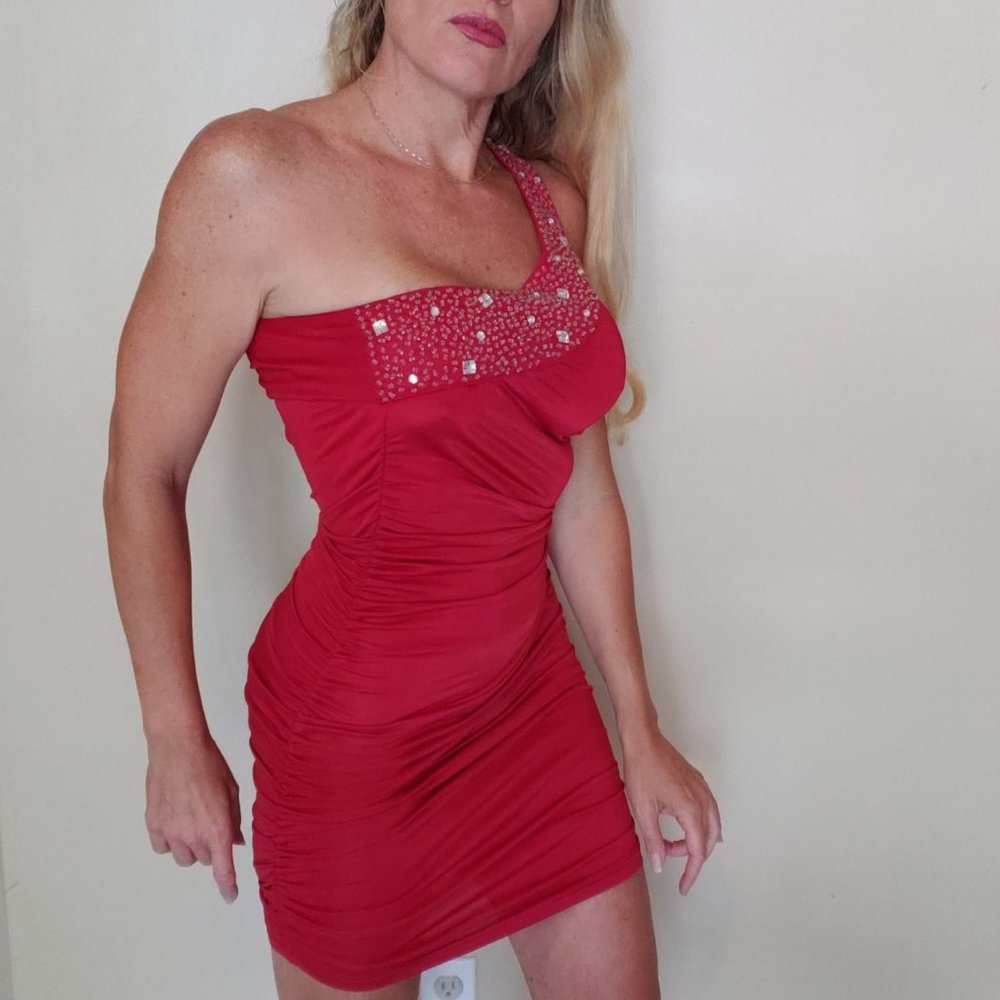 Amor Red Dress